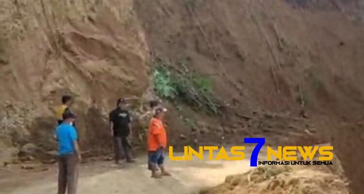 Akibat Amblas Jalan Lebong- Rejang Lebong Ditutup Sementara