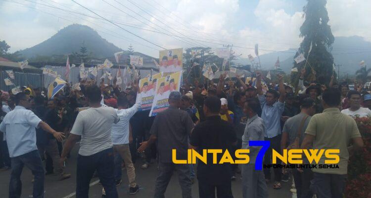 Lautan Manusia Pendukung Azhari-Bambang Hadir di KPU