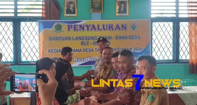 Pembagian Bantuan Langsung Tunai Dana Desa (BLT DD) Tahap IV di Desa Air USA, Kecamatan