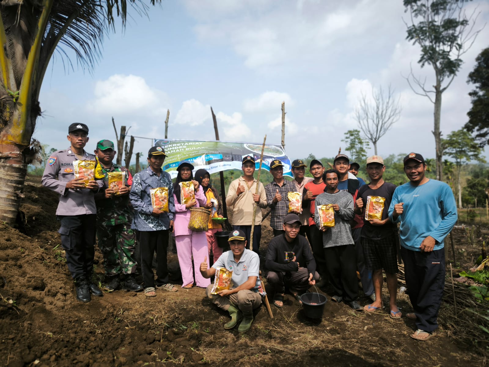 Gerakan Ketahanan Pangan Dimulai: BUMDes Sinar Gunung Ajak Masyarakat Tanam Jagung untuk Masa Depan Mandiri