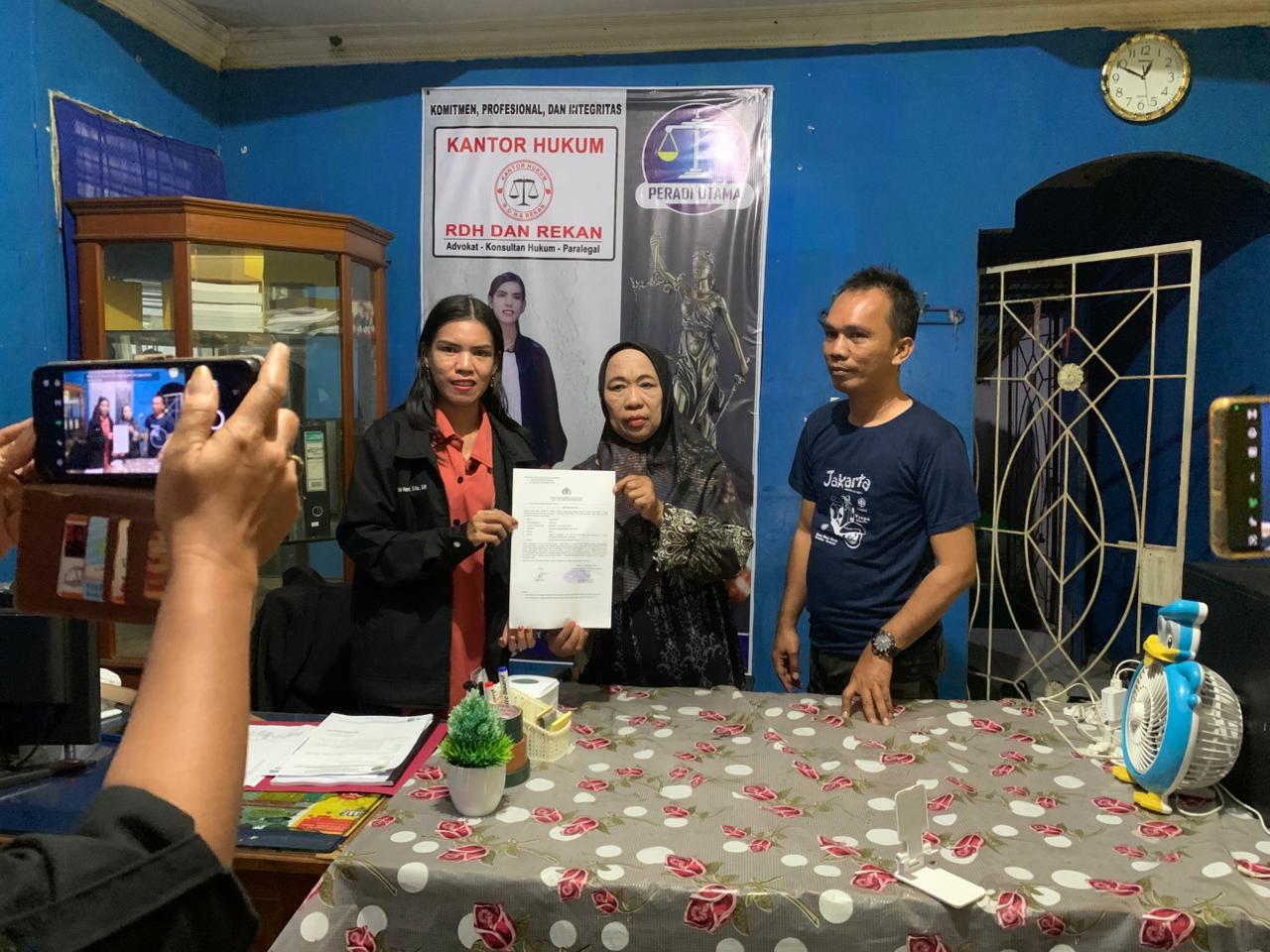 Peta yang Berbeda, Sertifikat yang Dipertanyakan